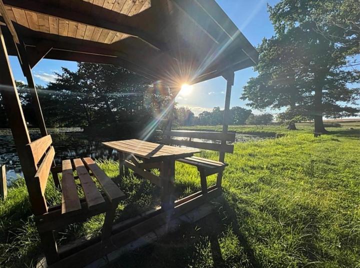 Familienfreundliche Ferienwohnung Mit Wintergarten Badow Dış mekan fotoğraf